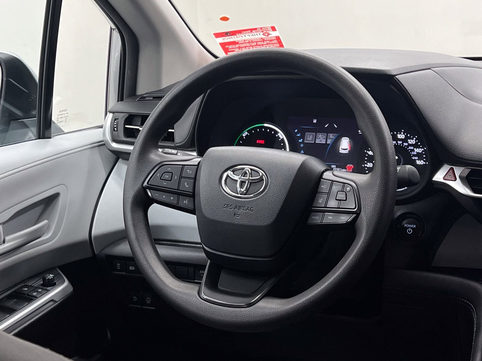 2025 Toyota Sienna LE 8 Passenger