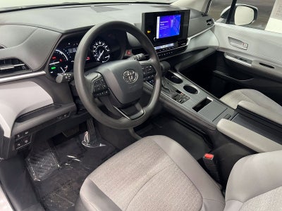 2025 Toyota Sienna LE 8 Passenger