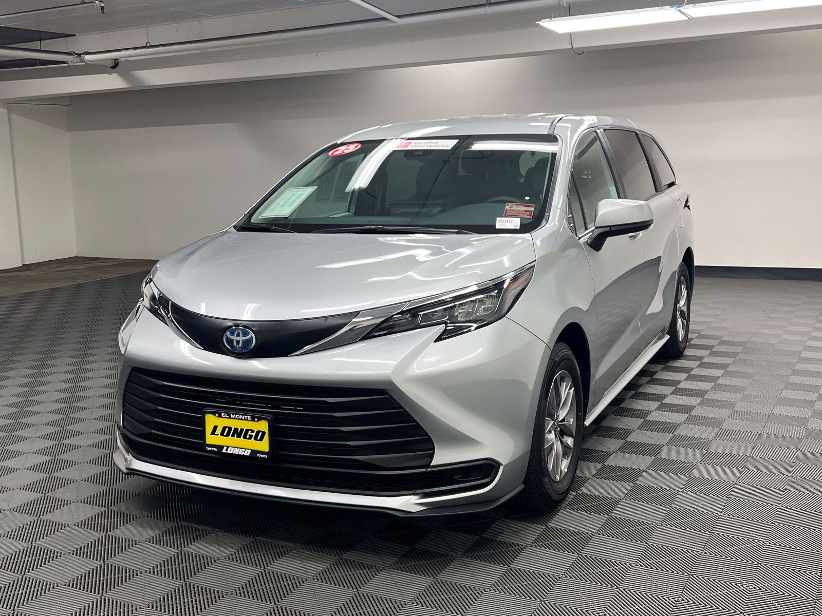 2025 Toyota Sienna LE 8 Passenger