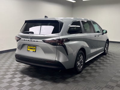 2025 Toyota Sienna LE 8 Passenger