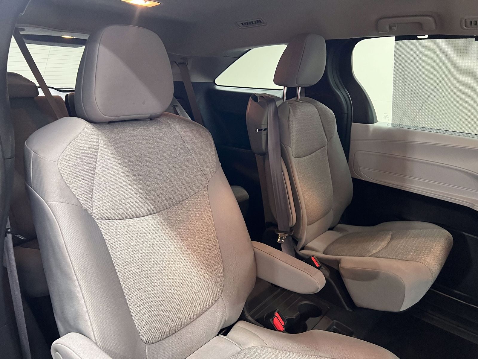 2025 Toyota Sienna LE 8 Passenger