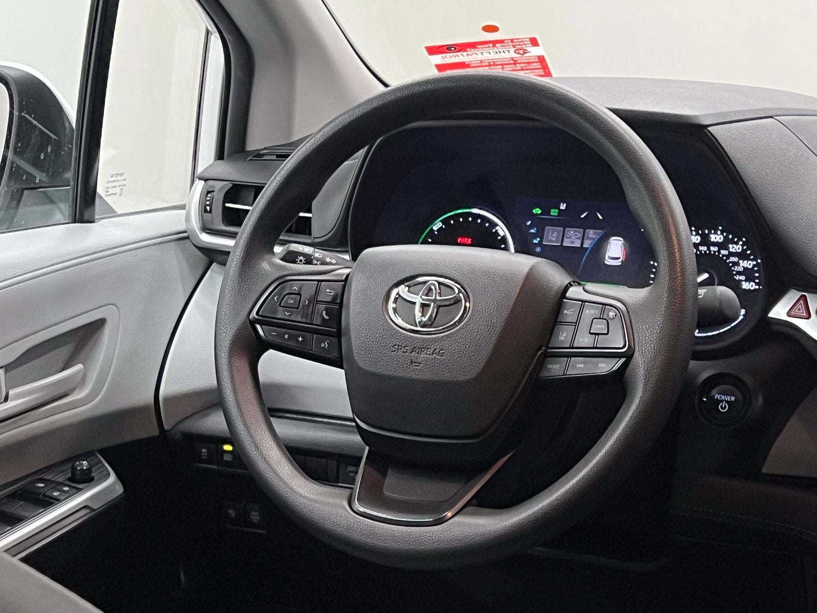 2025 Toyota Sienna LE 8 Passenger