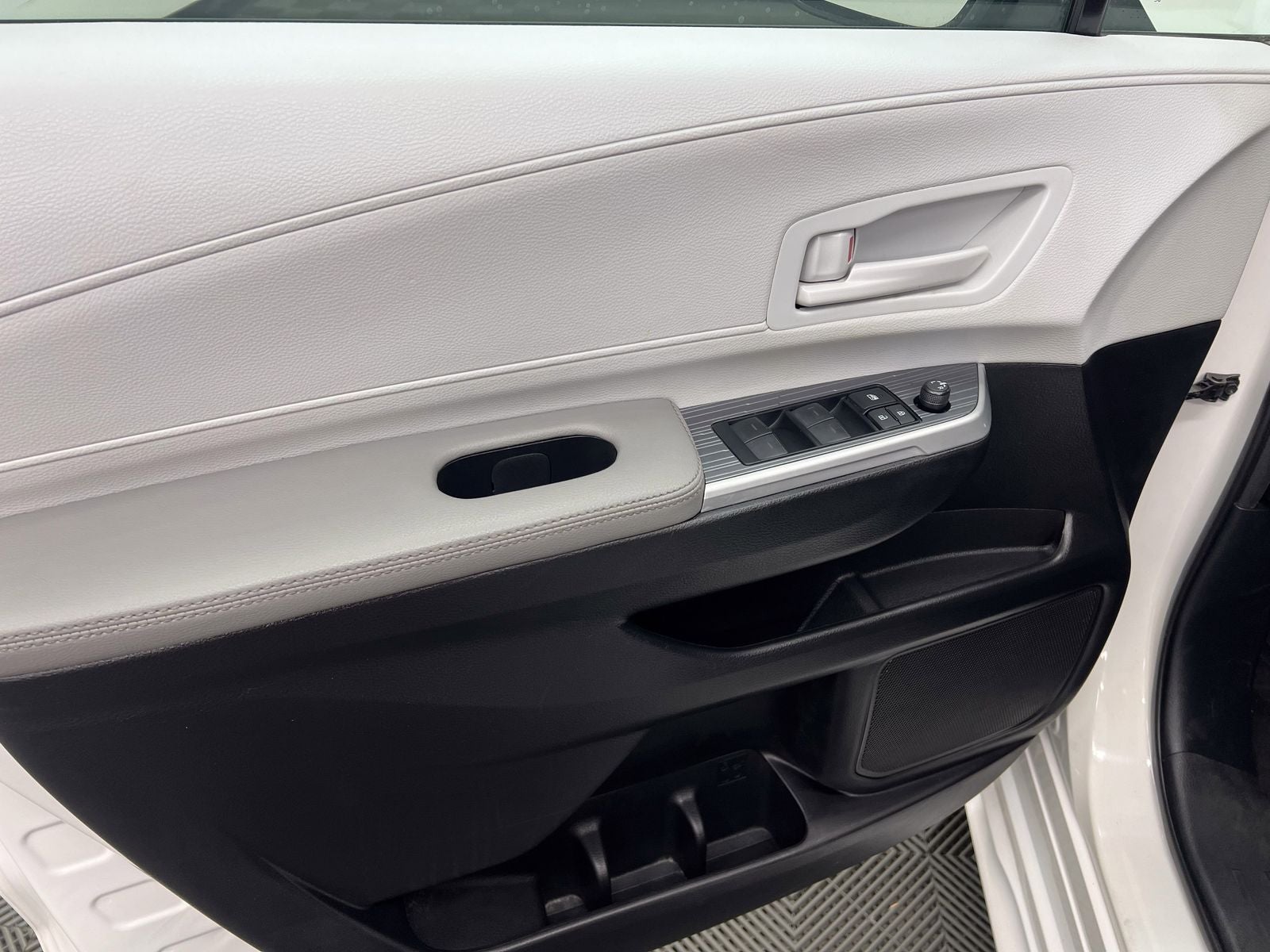 2025 Toyota Sienna LE 8 Passenger