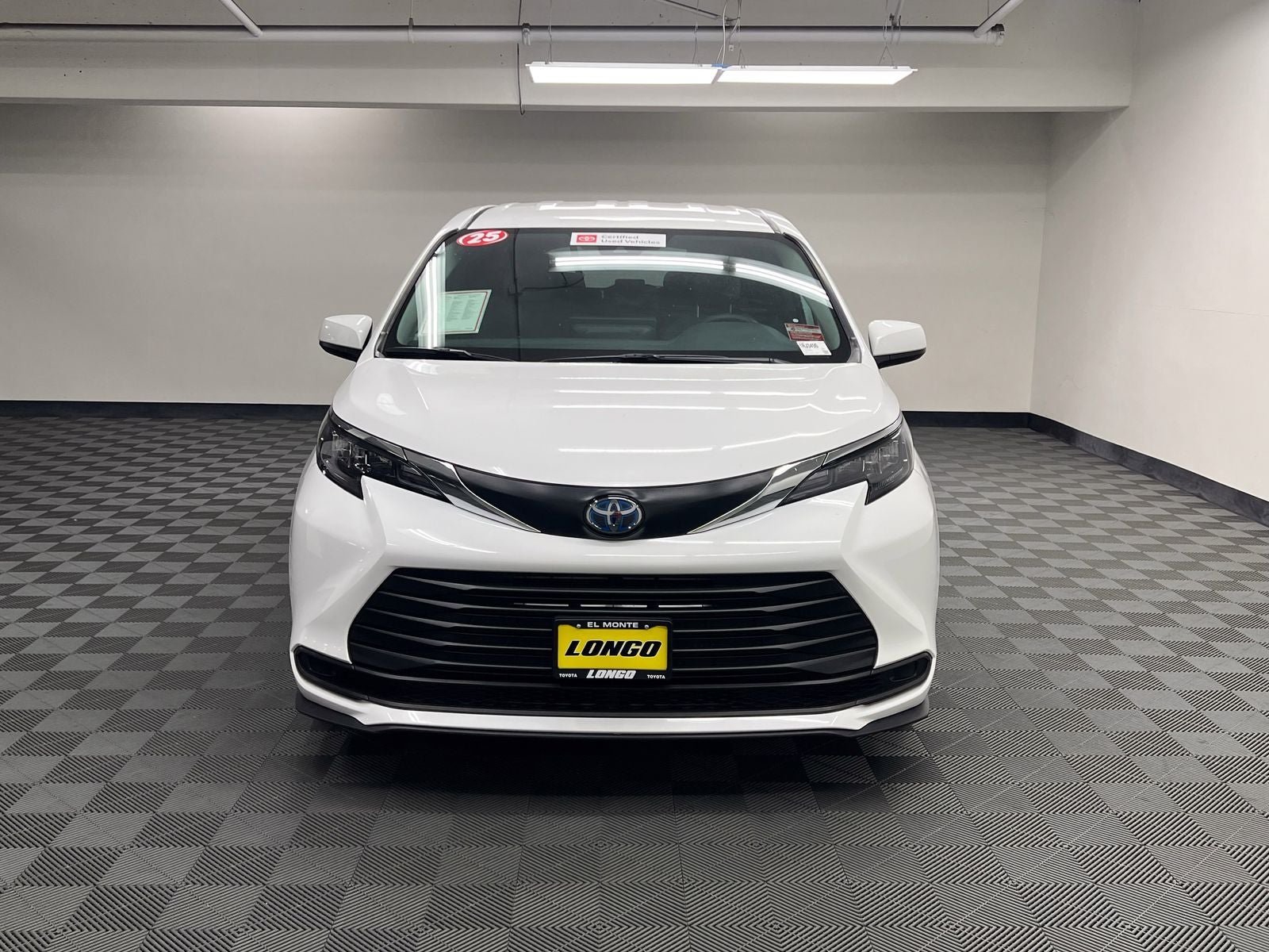 2025 Toyota Sienna LE 8 Passenger