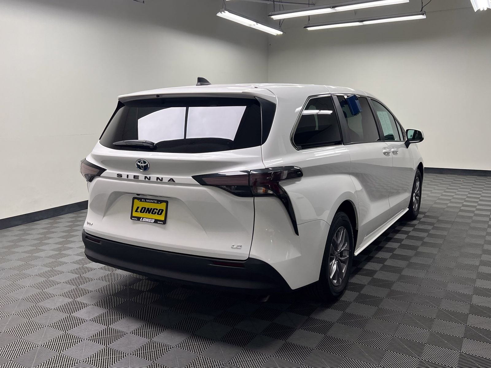 2025 Toyota Sienna LE 8 Passenger