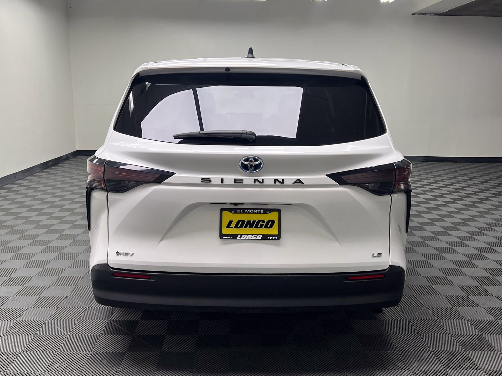2025 Toyota Sienna LE 8 Passenger