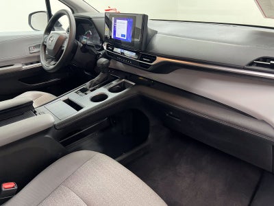 2025 Toyota Sienna LE 8 Passenger