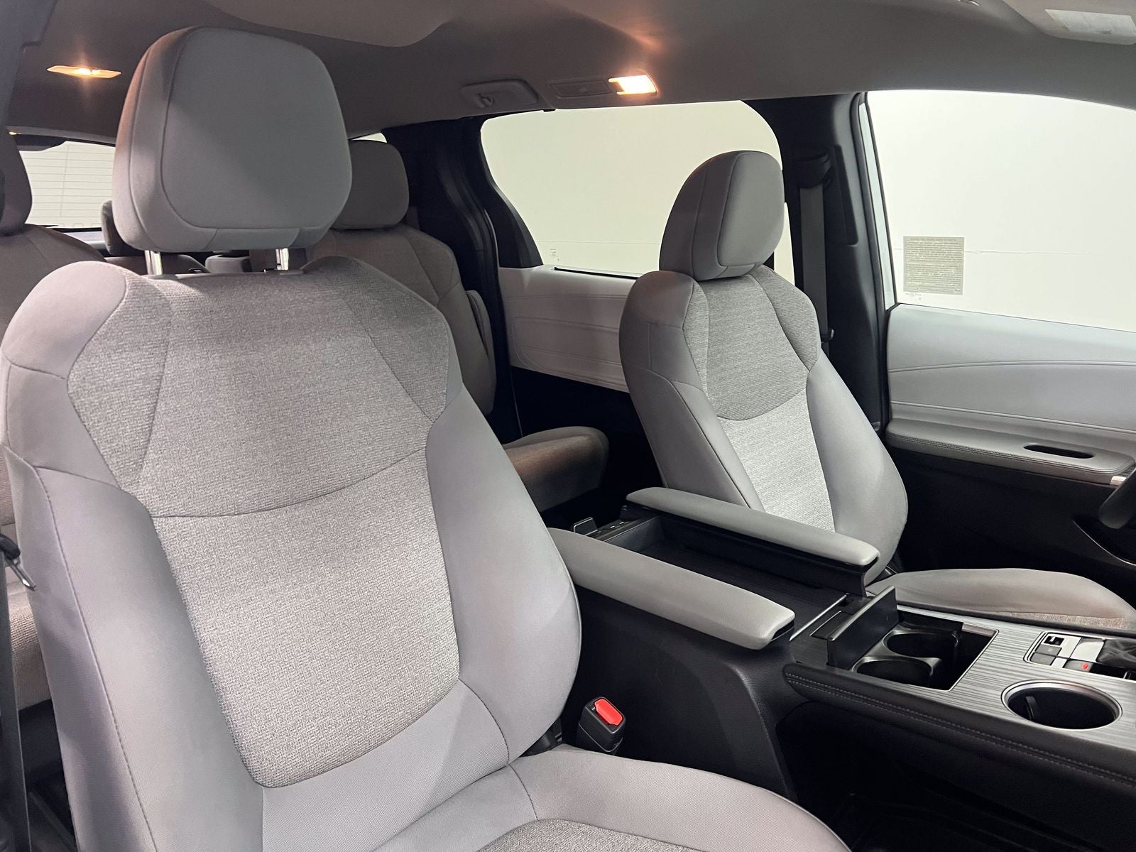 2025 Toyota Sienna LE 8 Passenger