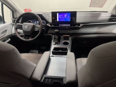 2025 Toyota Sienna LE 8 Passenger