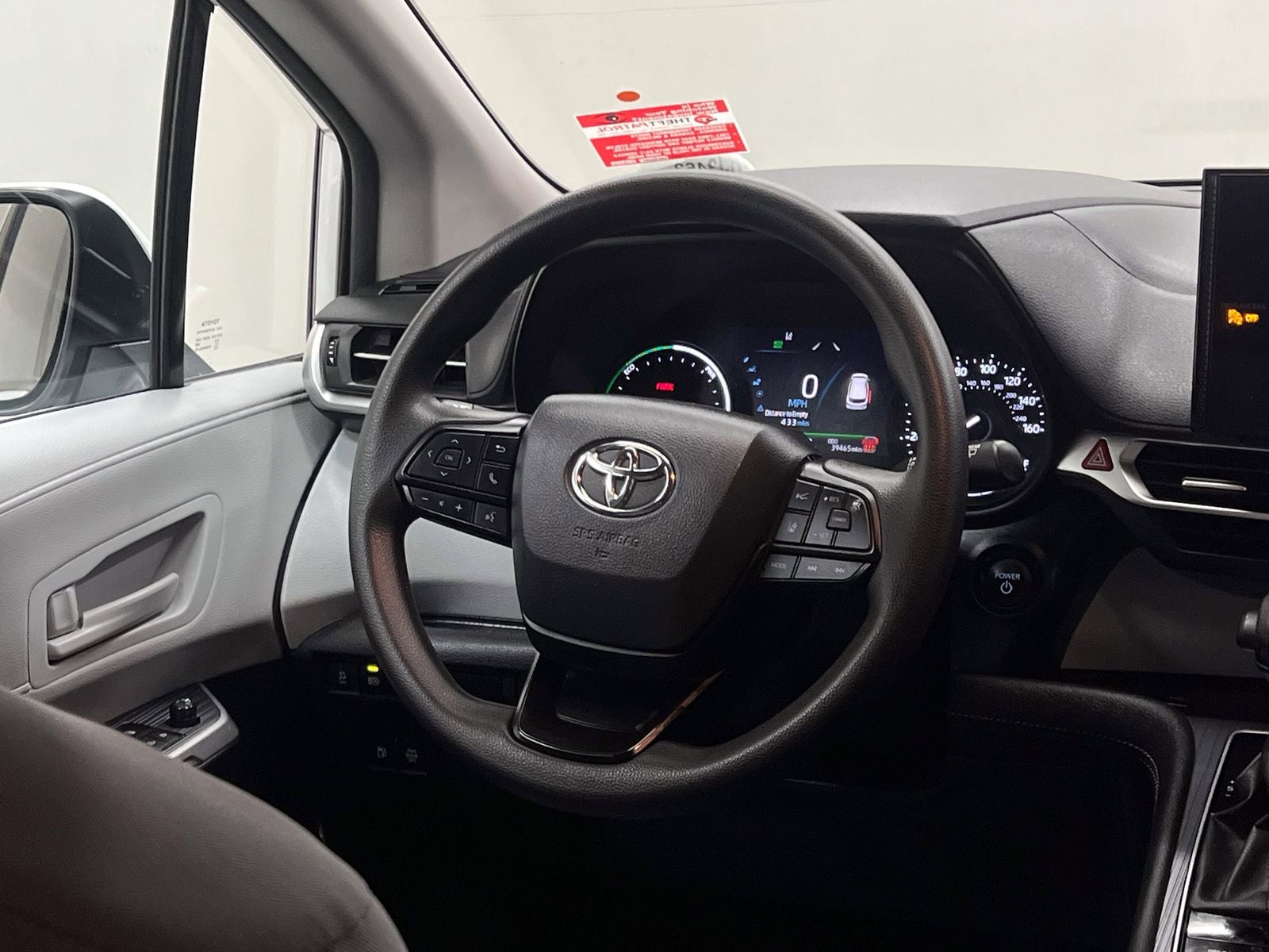 2025 Toyota Sienna LE 8 Passenger