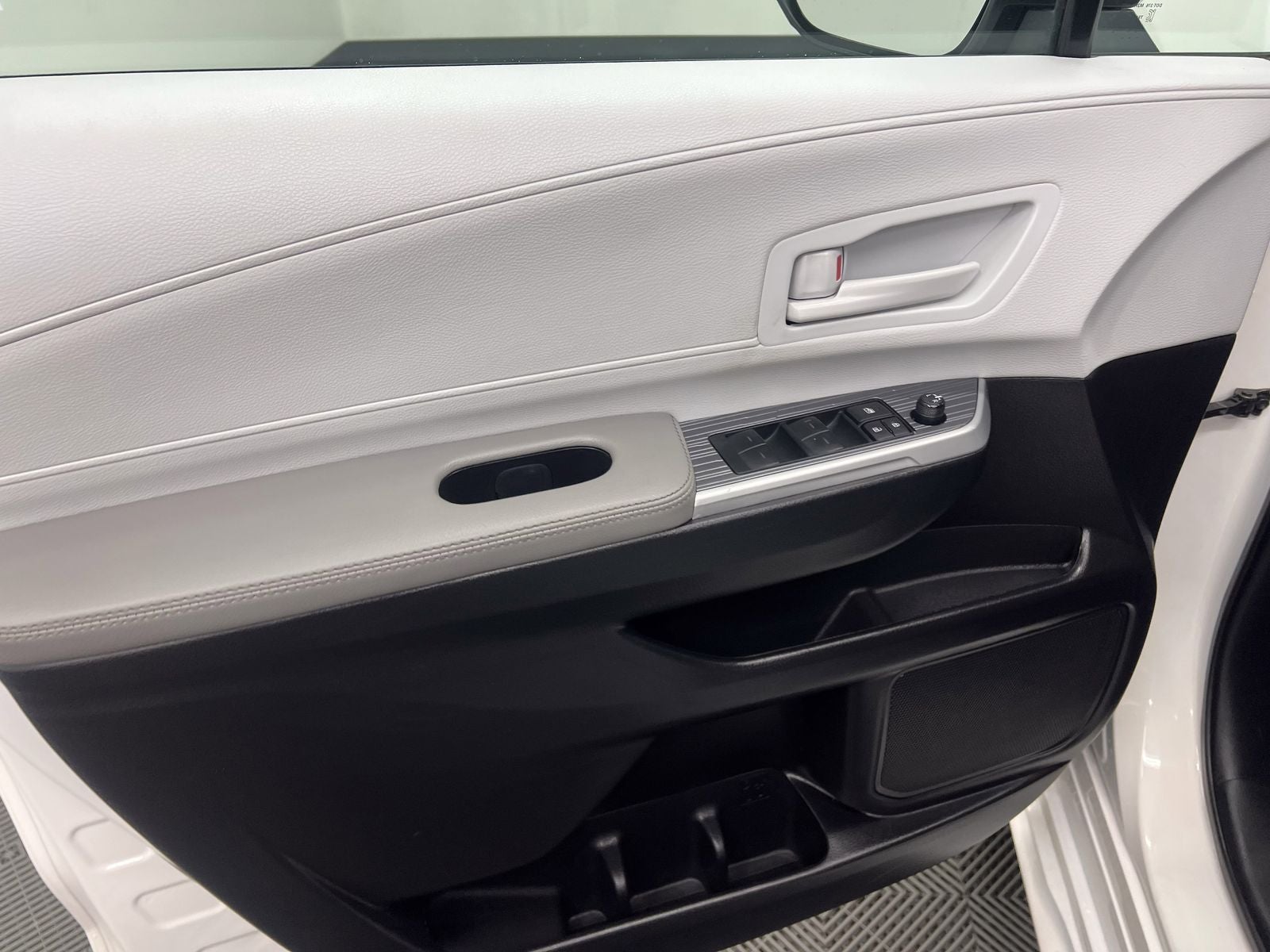 2025 Toyota Sienna LE 8 Passenger