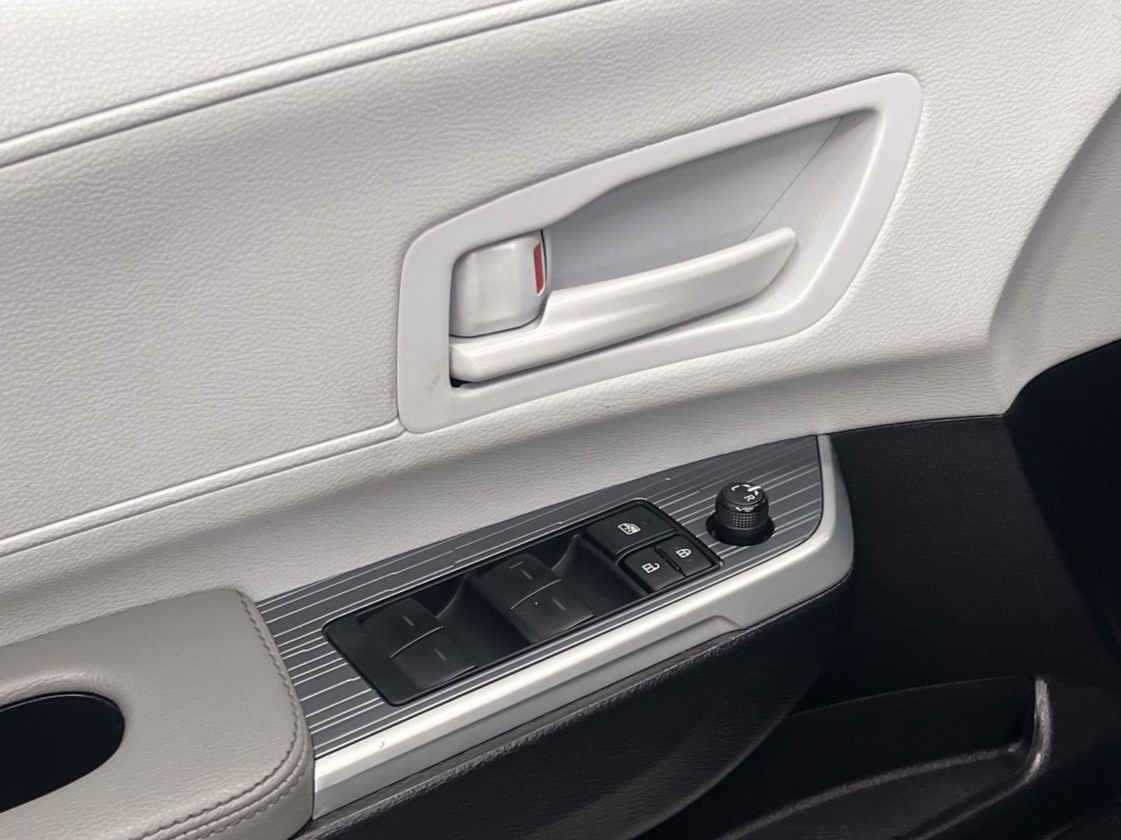 2025 Toyota Sienna LE 8 Passenger