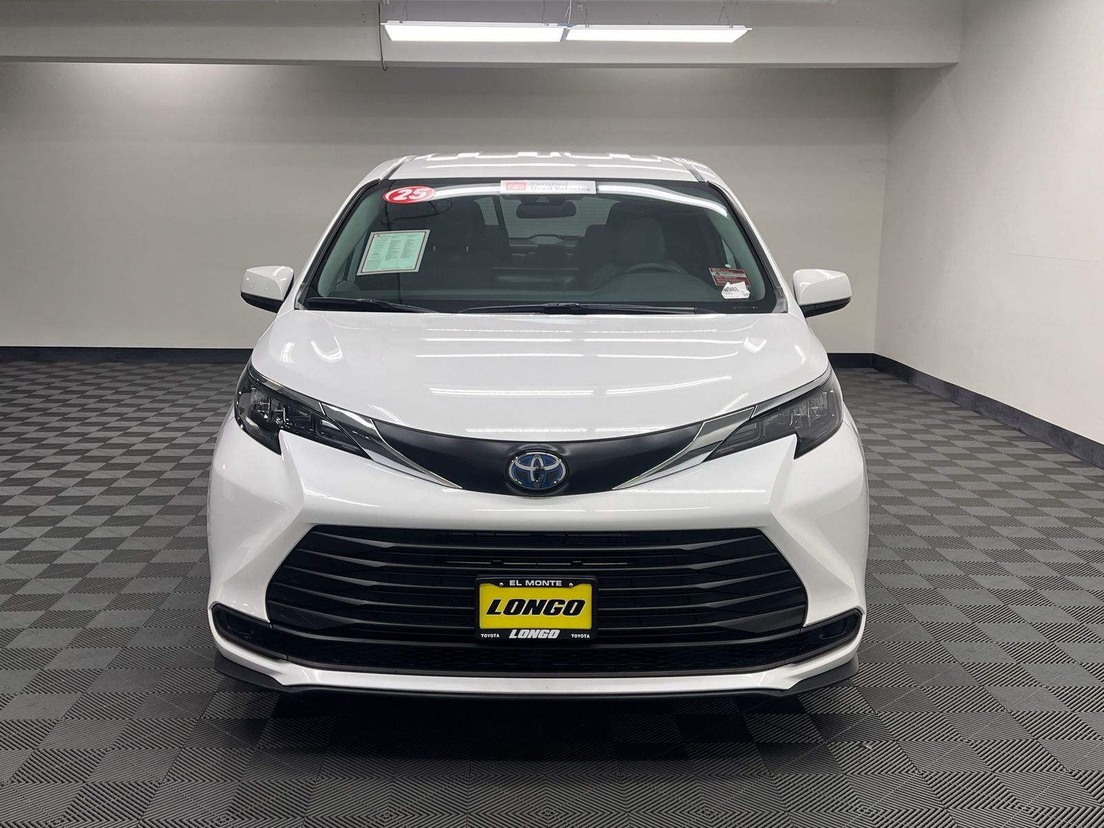2025 Toyota Sienna LE 8 Passenger