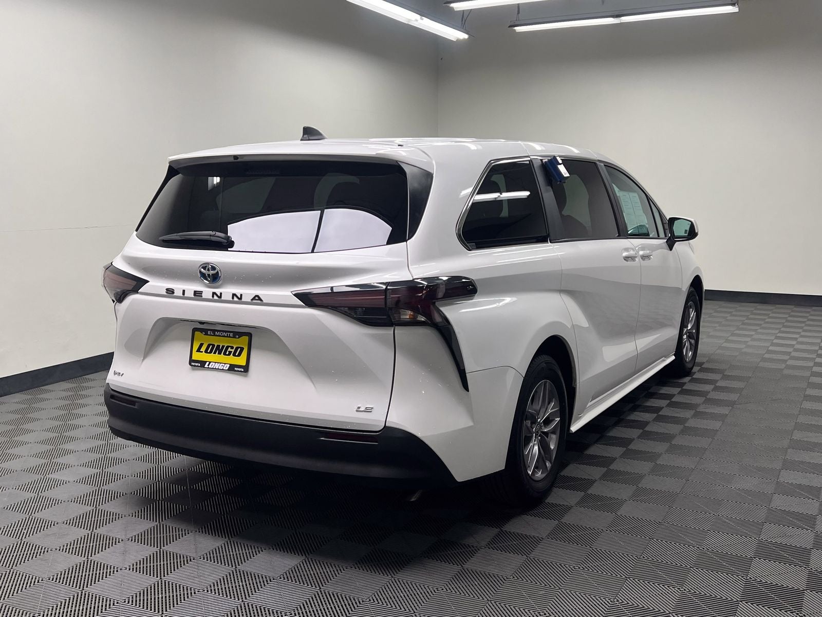 2025 Toyota Sienna LE 8 Passenger
