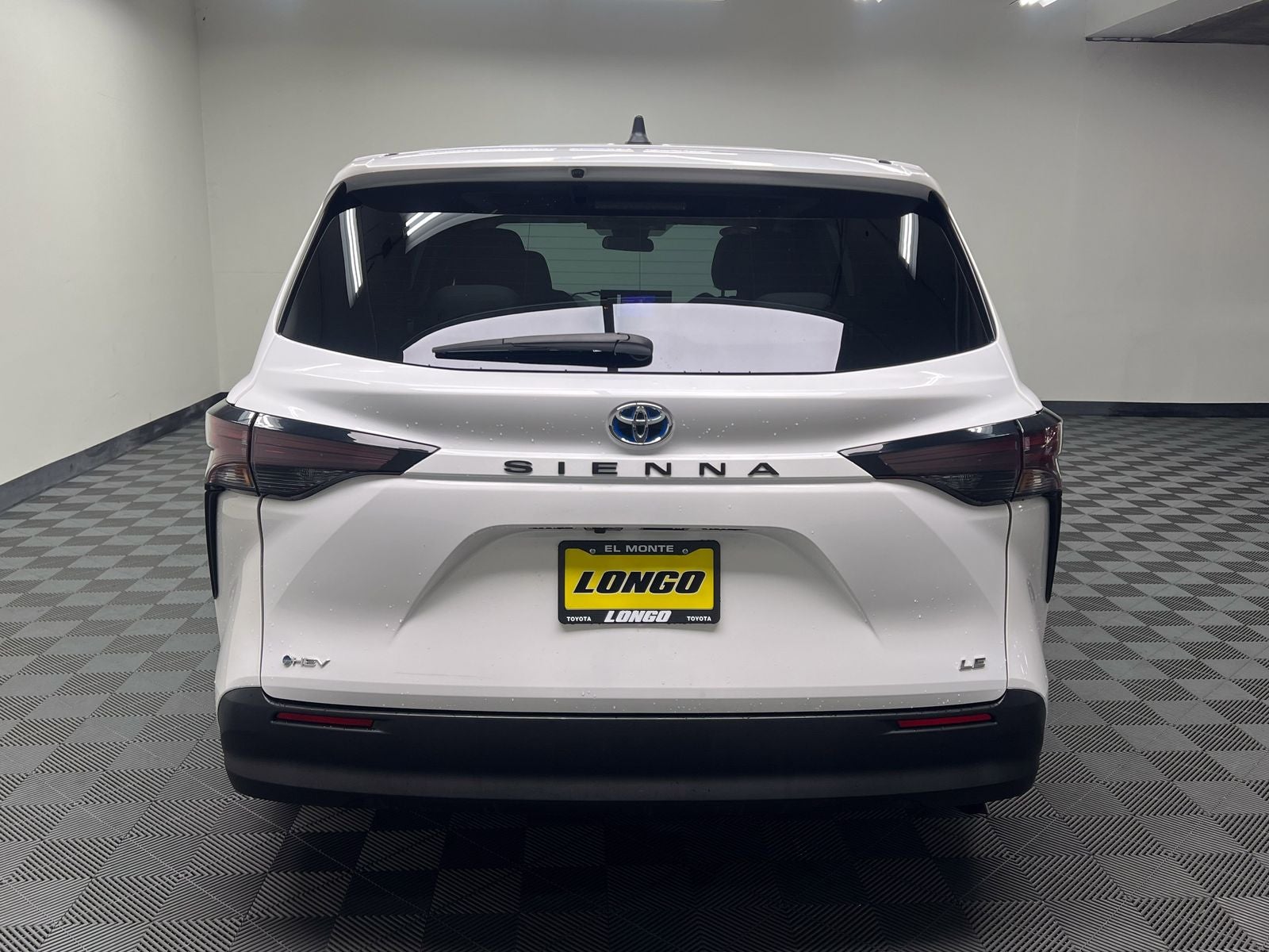 2025 Toyota Sienna LE 8 Passenger
