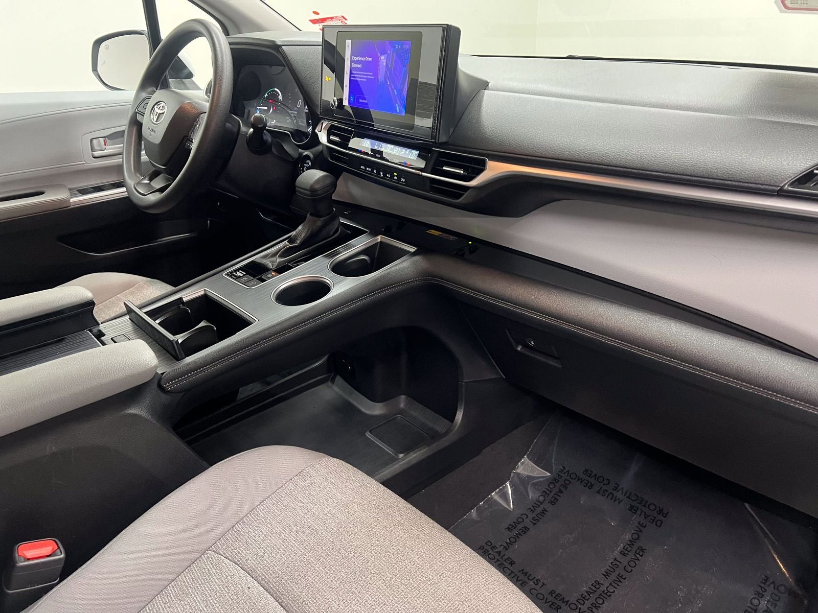 2025 Toyota Sienna LE 8 Passenger