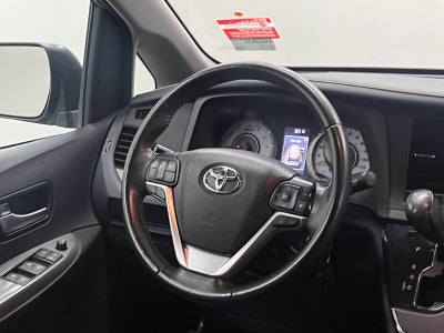 2019 Toyota Sienna SE 8 Passenger