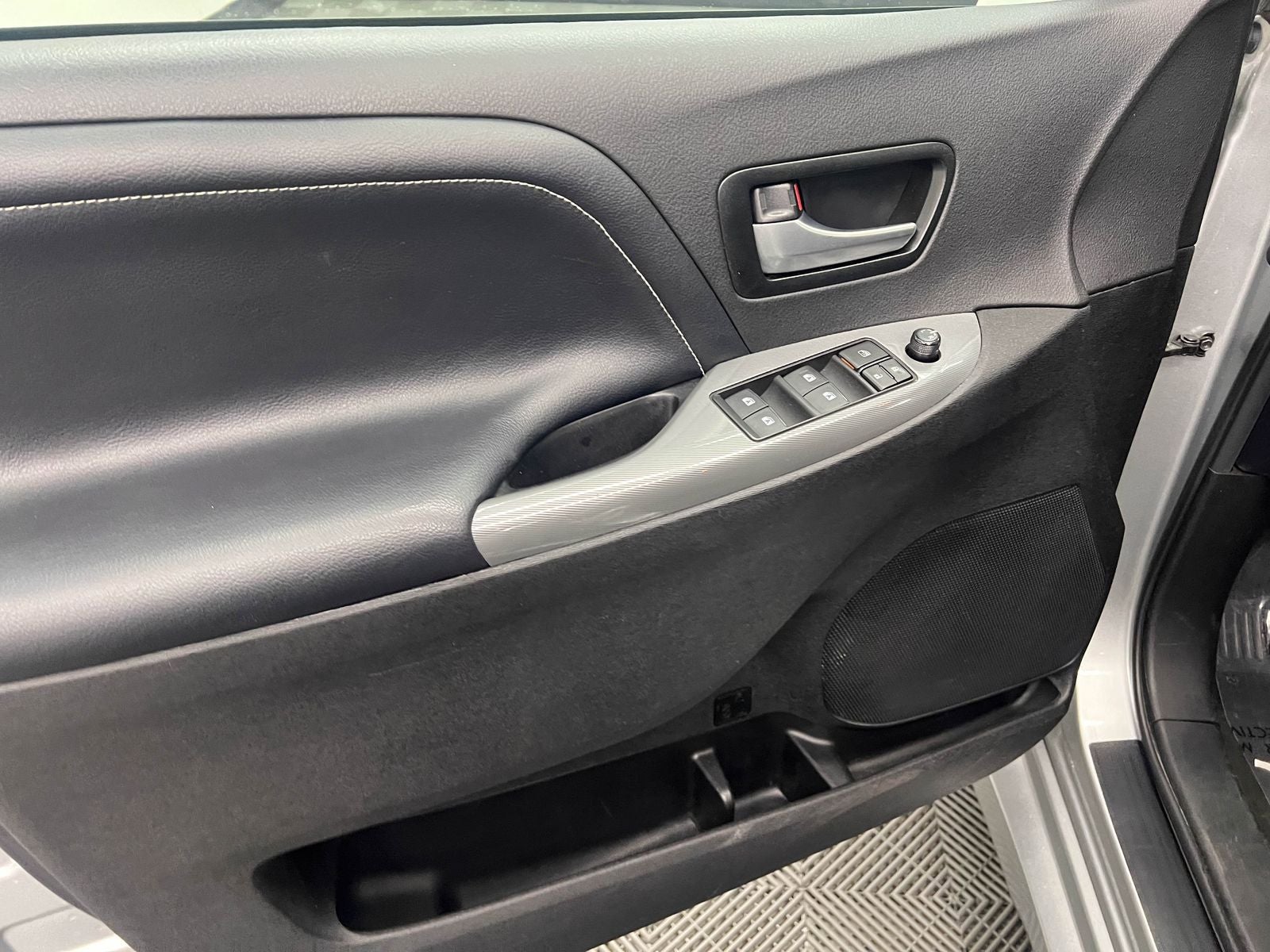 2019 Toyota Sienna SE 8 Passenger