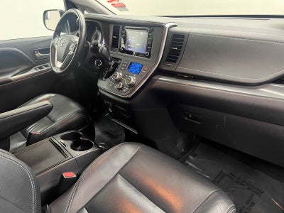 2019 Toyota Sienna SE 8 Passenger