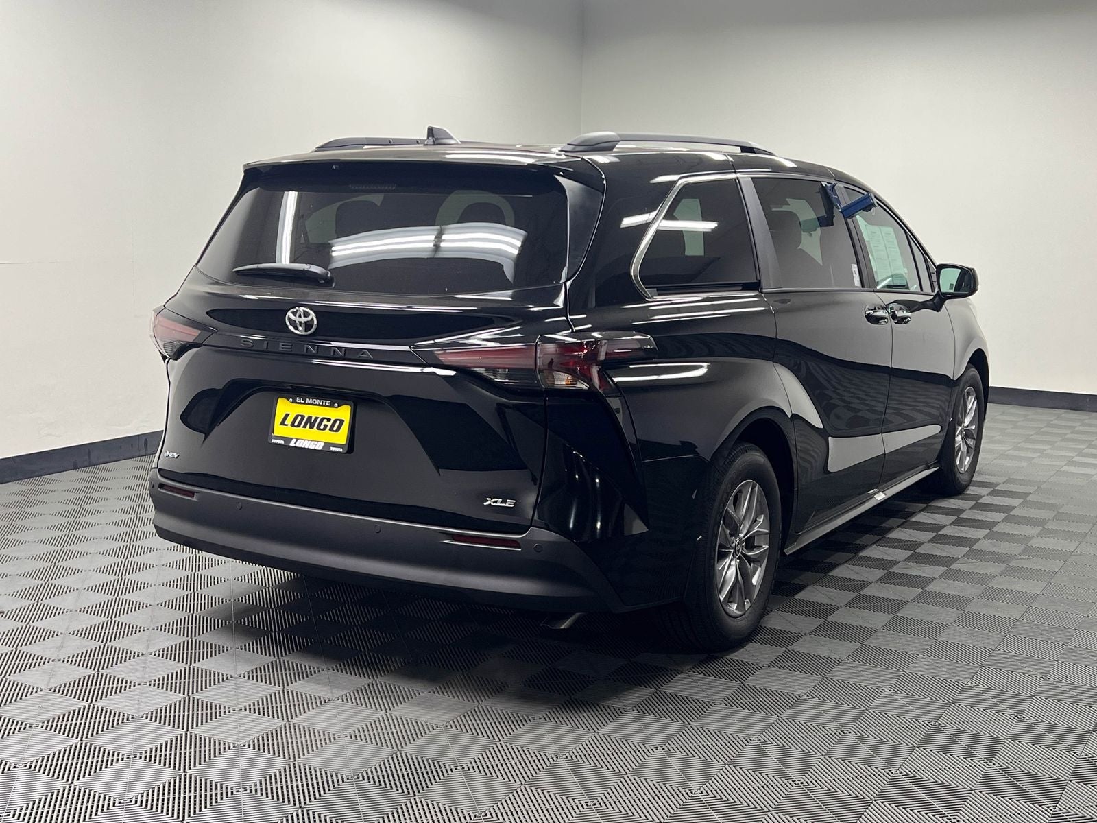 2026 Toyota Sienna XLE 8 Passenger