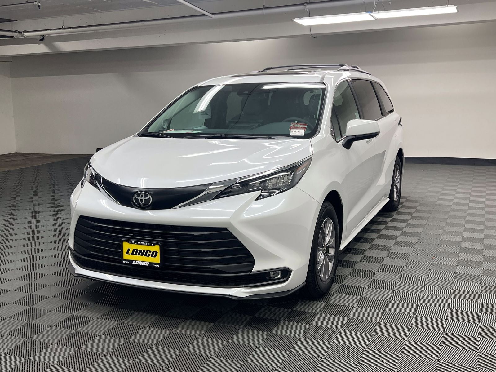 2026 Toyota Sienna XLE 8 Passenger