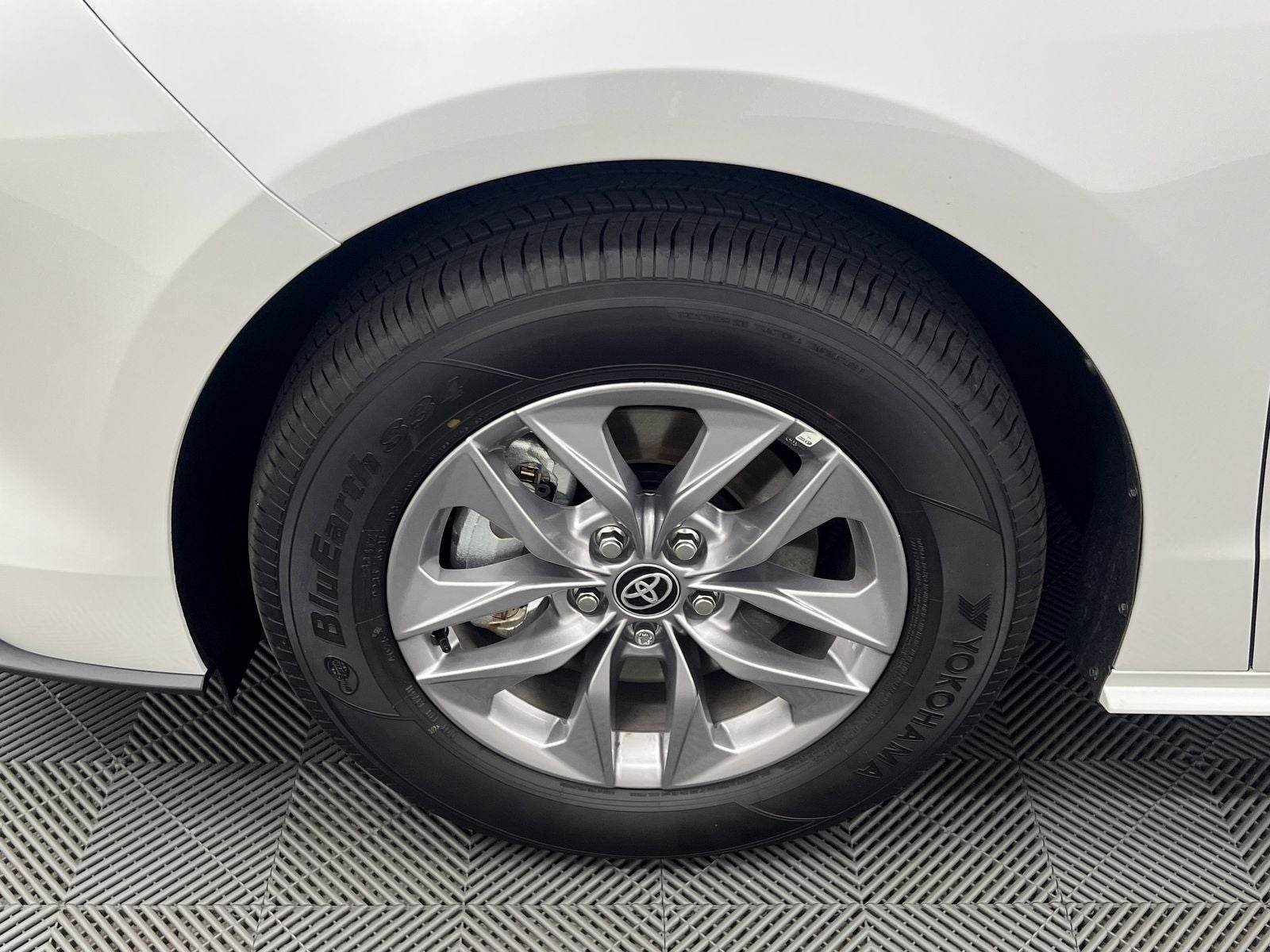 2026 Toyota Sienna XLE 8 Passenger