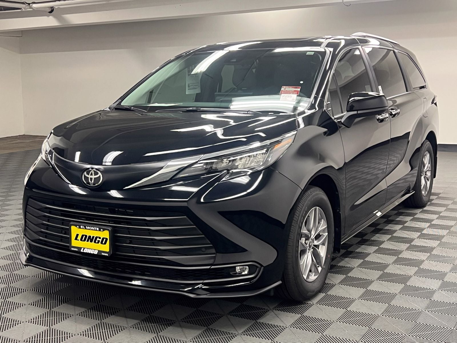 2026 Toyota Sienna XLE 8 Passenger