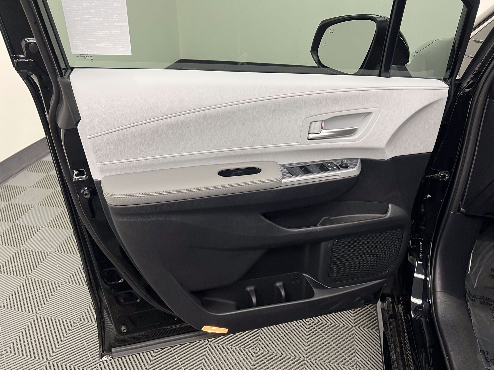 2026 Toyota Sienna XLE 8 Passenger