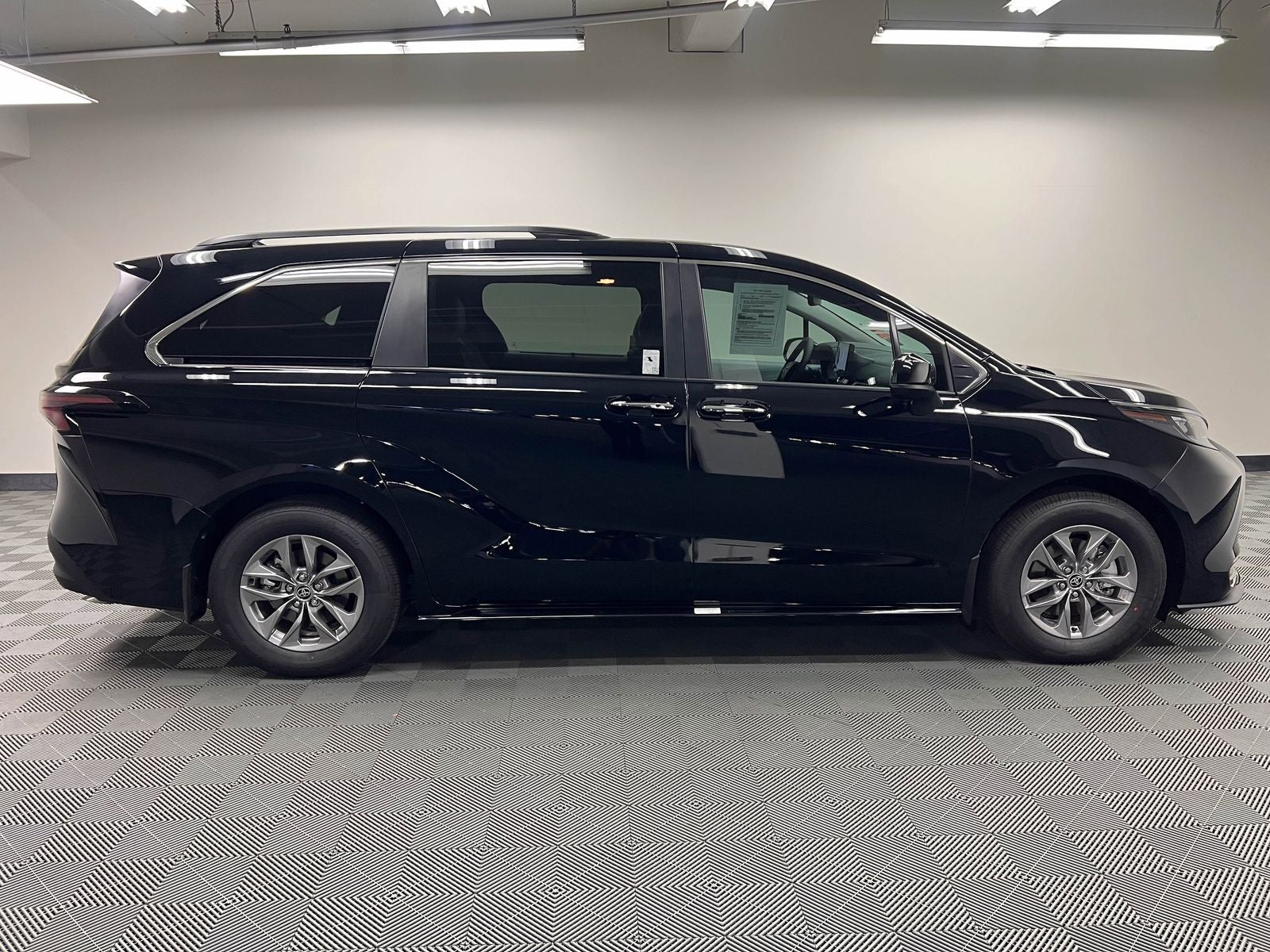 2026 Toyota Sienna XLE 8 Passenger