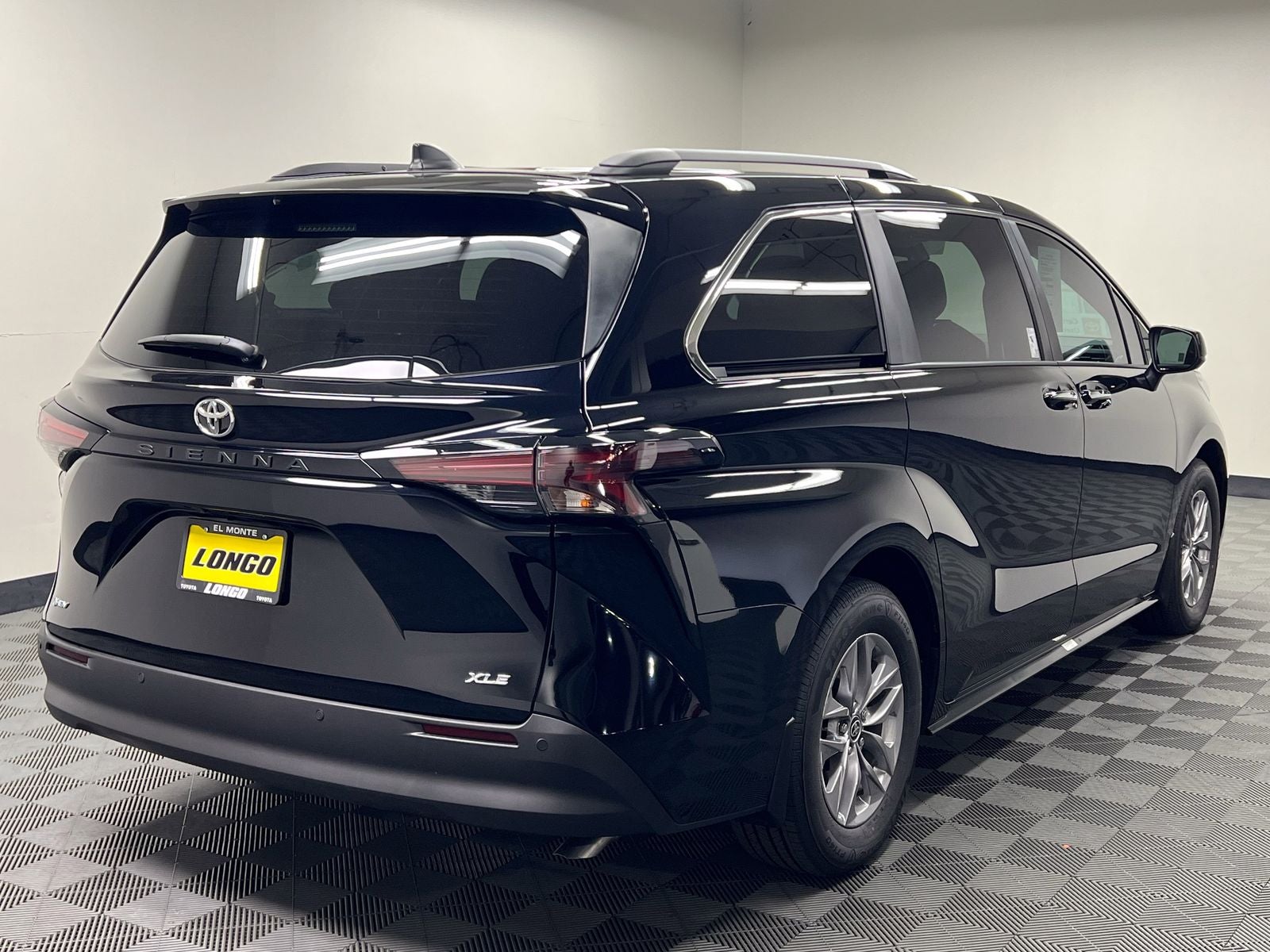 2026 Toyota Sienna XLE 8 Passenger