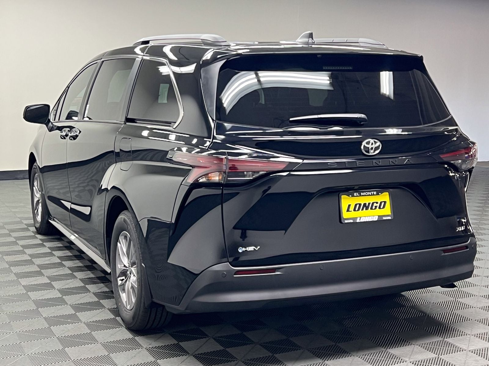 2026 Toyota Sienna XLE 8 Passenger
