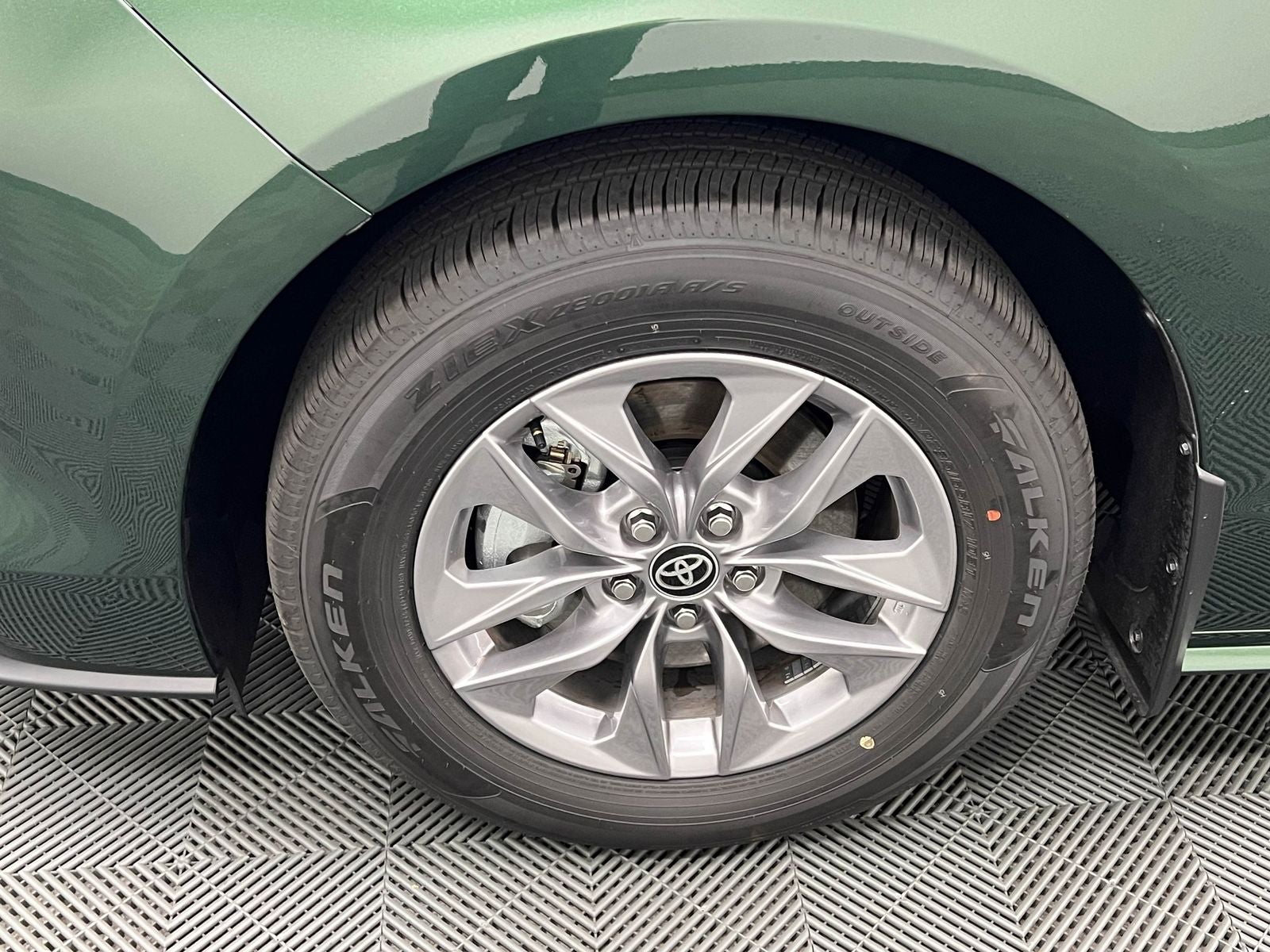 2026 Toyota Sienna XLE 8 Passenger