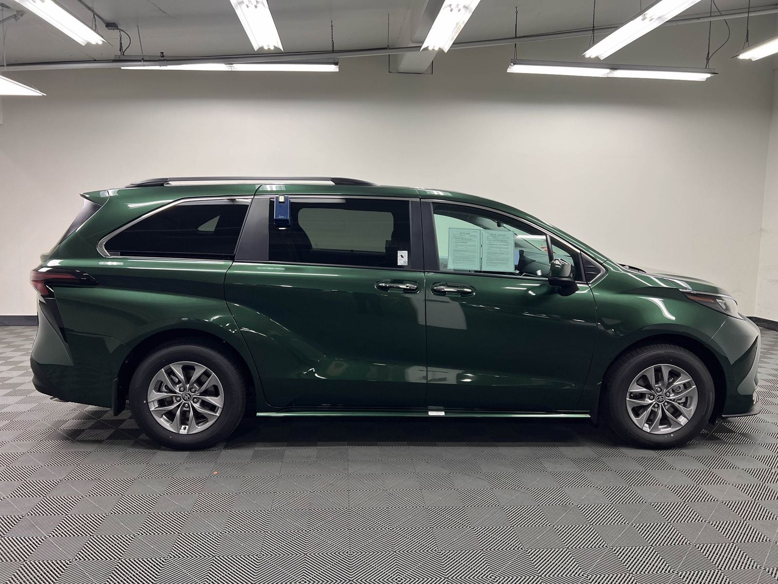 2026 Toyota Sienna XLE 8 Passenger