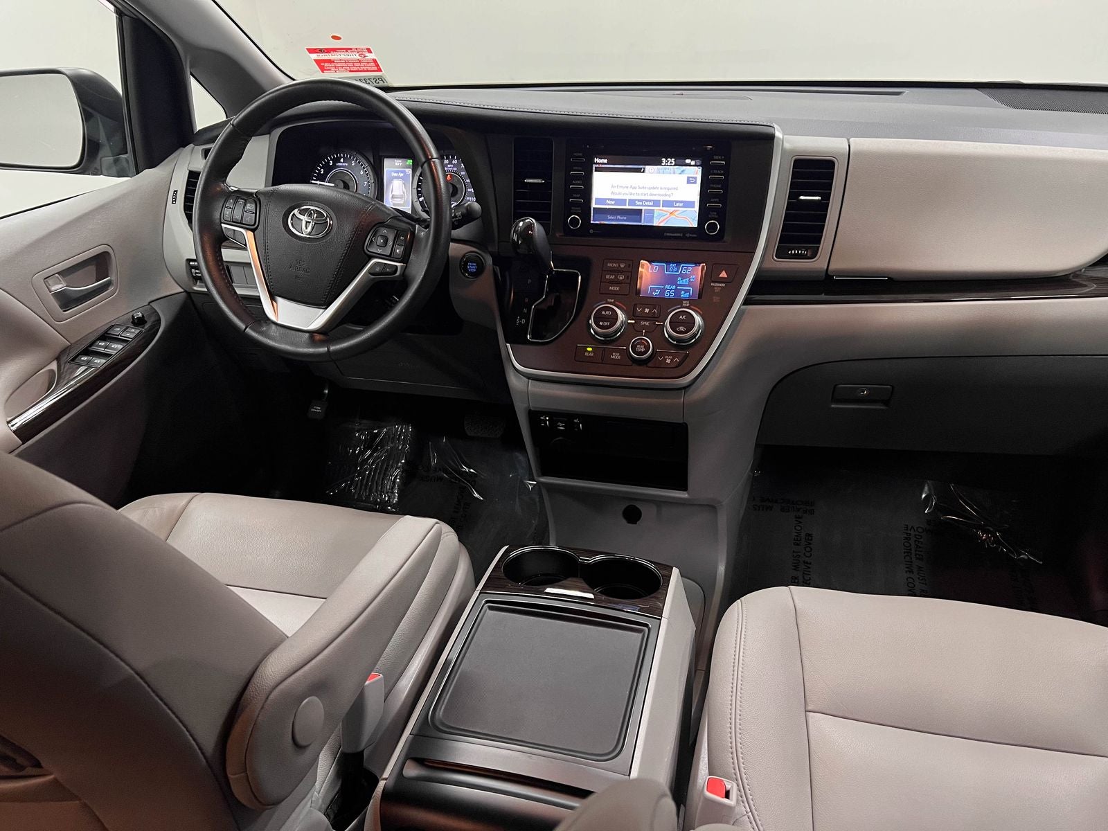2020 Toyota Sienna XLE 8 Passenger