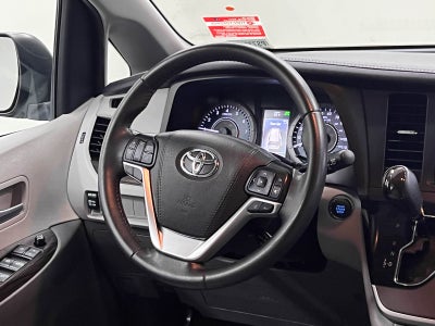 2020 Toyota Sienna XLE 8 Passenger