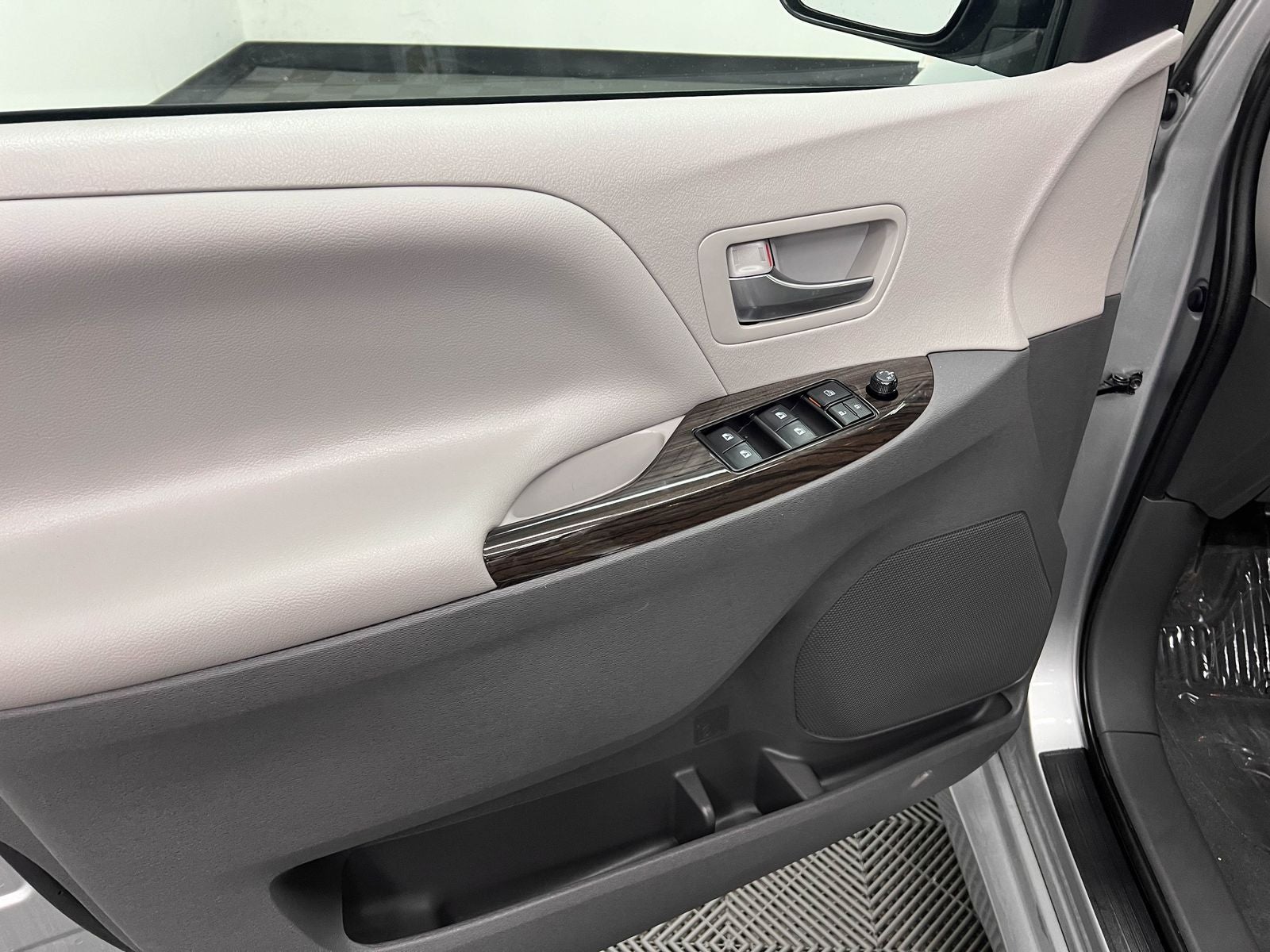 2020 Toyota Sienna XLE 8 Passenger