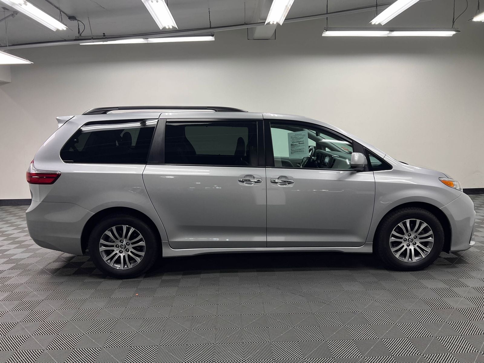 2020 Toyota Sienna XLE 8 Passenger