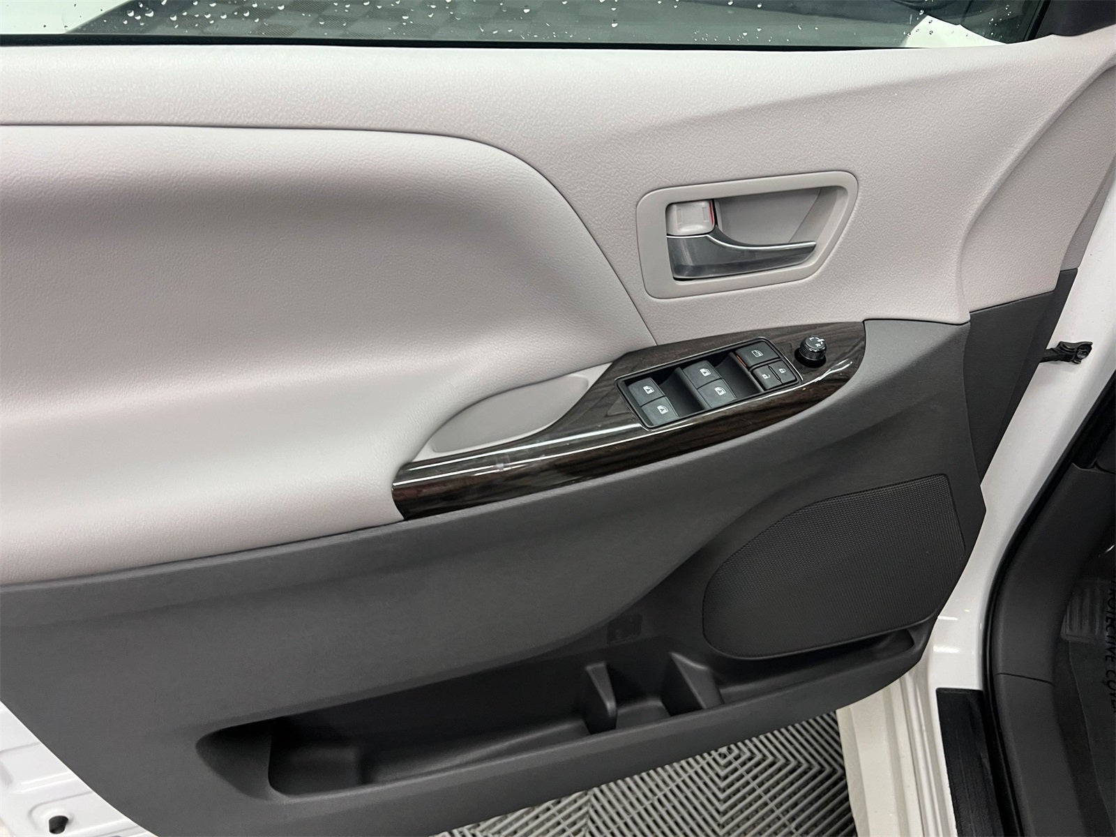 2020 Toyota Sienna XLE 8 Passenger