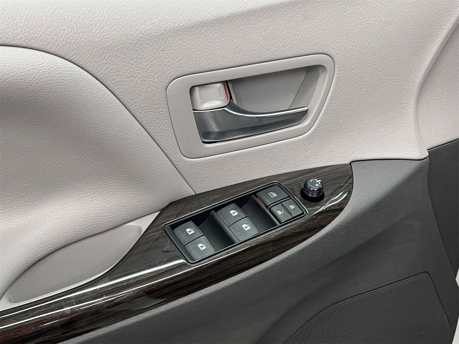 2020 Toyota Sienna XLE 8 Passenger