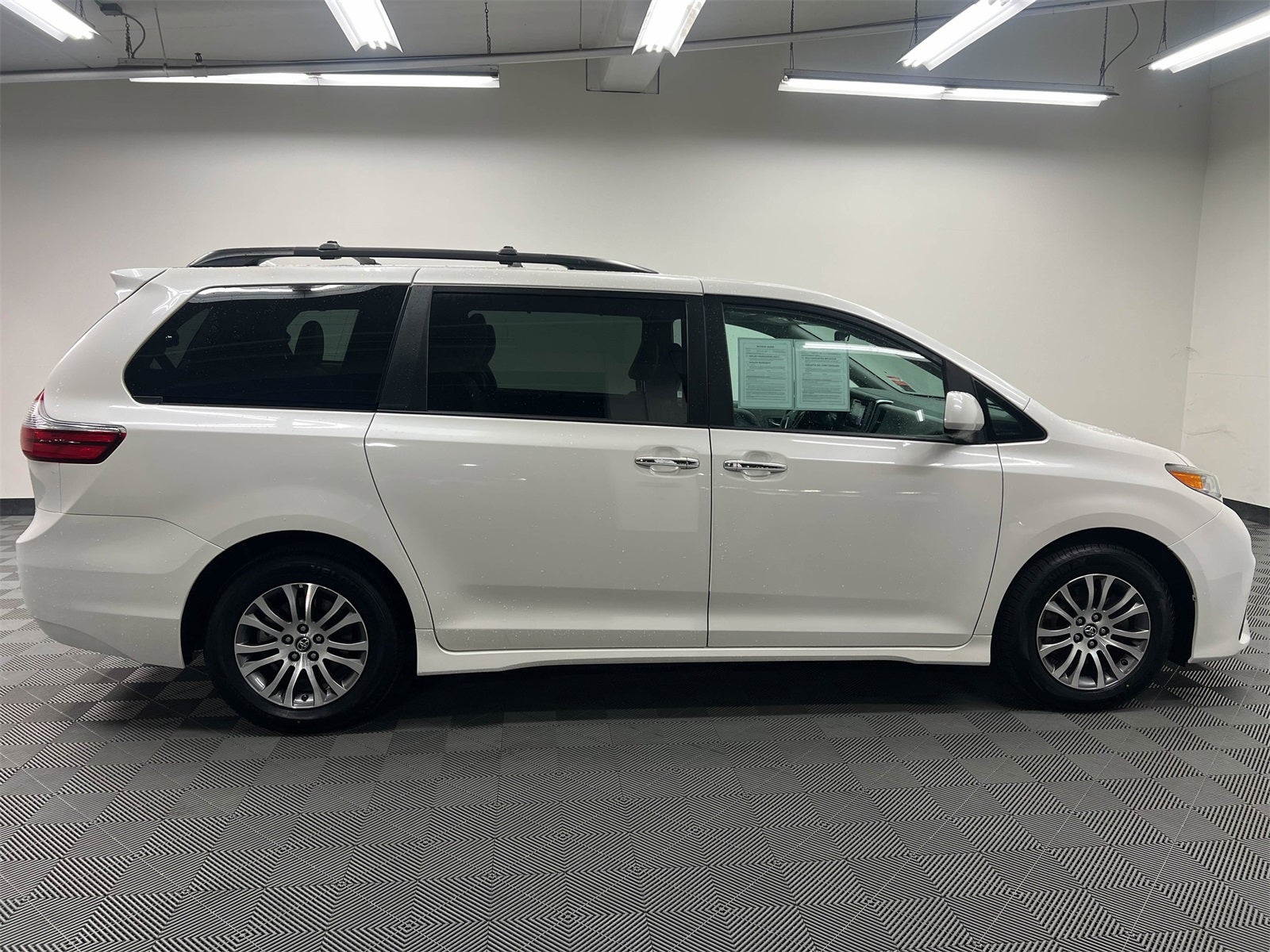 2020 Toyota Sienna XLE 8 Passenger