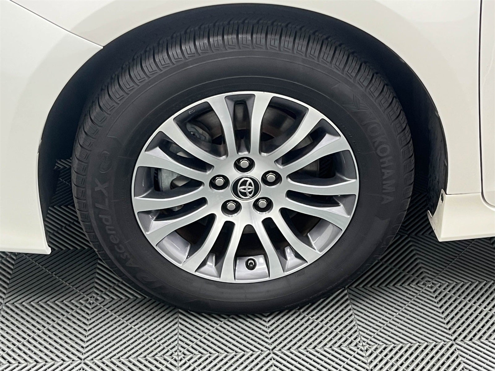 2019 Toyota Sienna XLE 8 Passenger