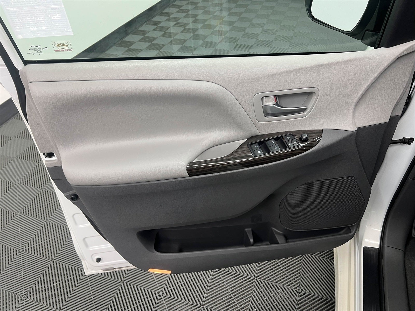2019 Toyota Sienna XLE 8 Passenger