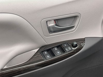 2019 Toyota Sienna XLE 8 Passenger