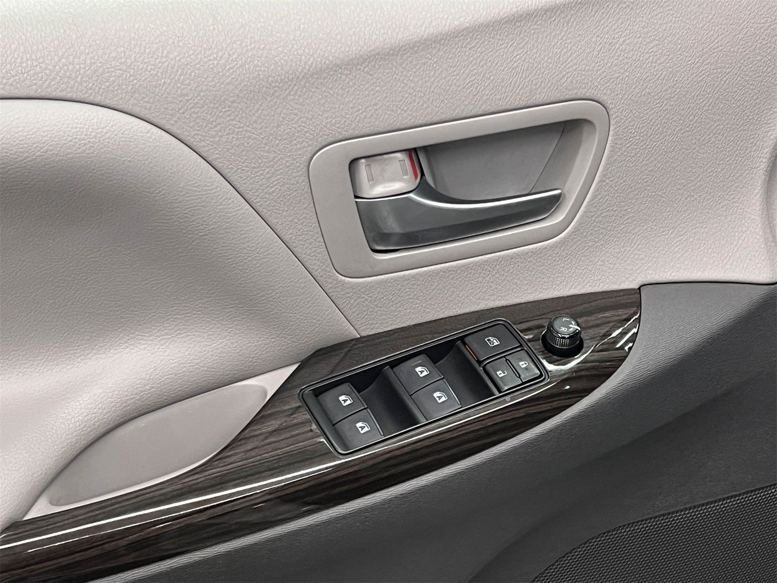 2019 Toyota Sienna XLE 8 Passenger