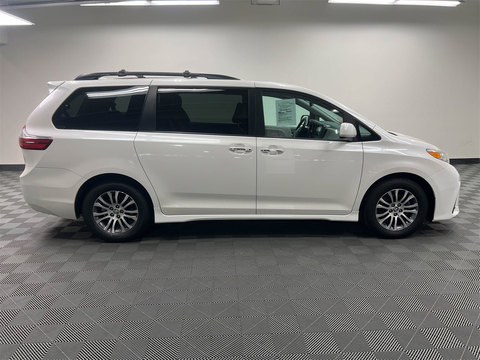 2019 Toyota Sienna XLE 8 Passenger