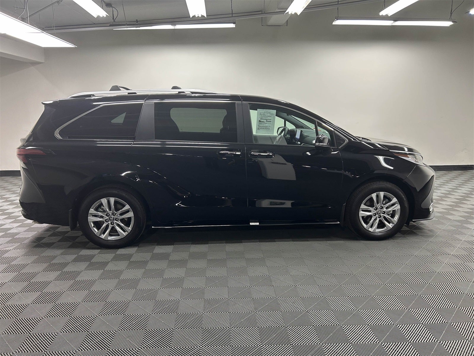 2025 Toyota Sienna Limited 7 Passenger