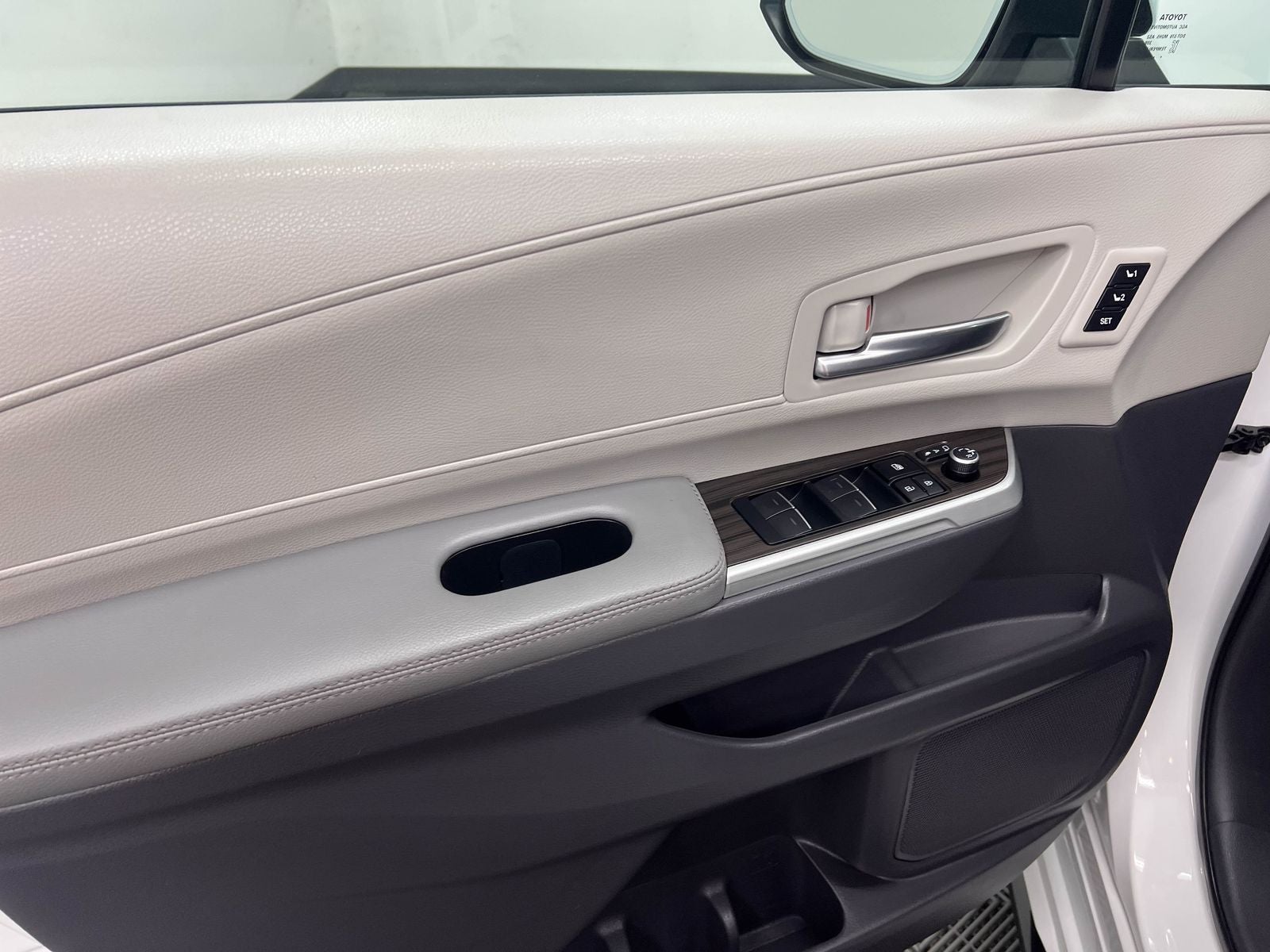 2023 Toyota Sienna Limited 7 Passenger