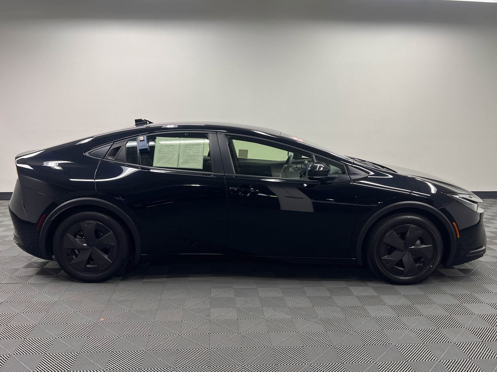 2025 Toyota Prius LE