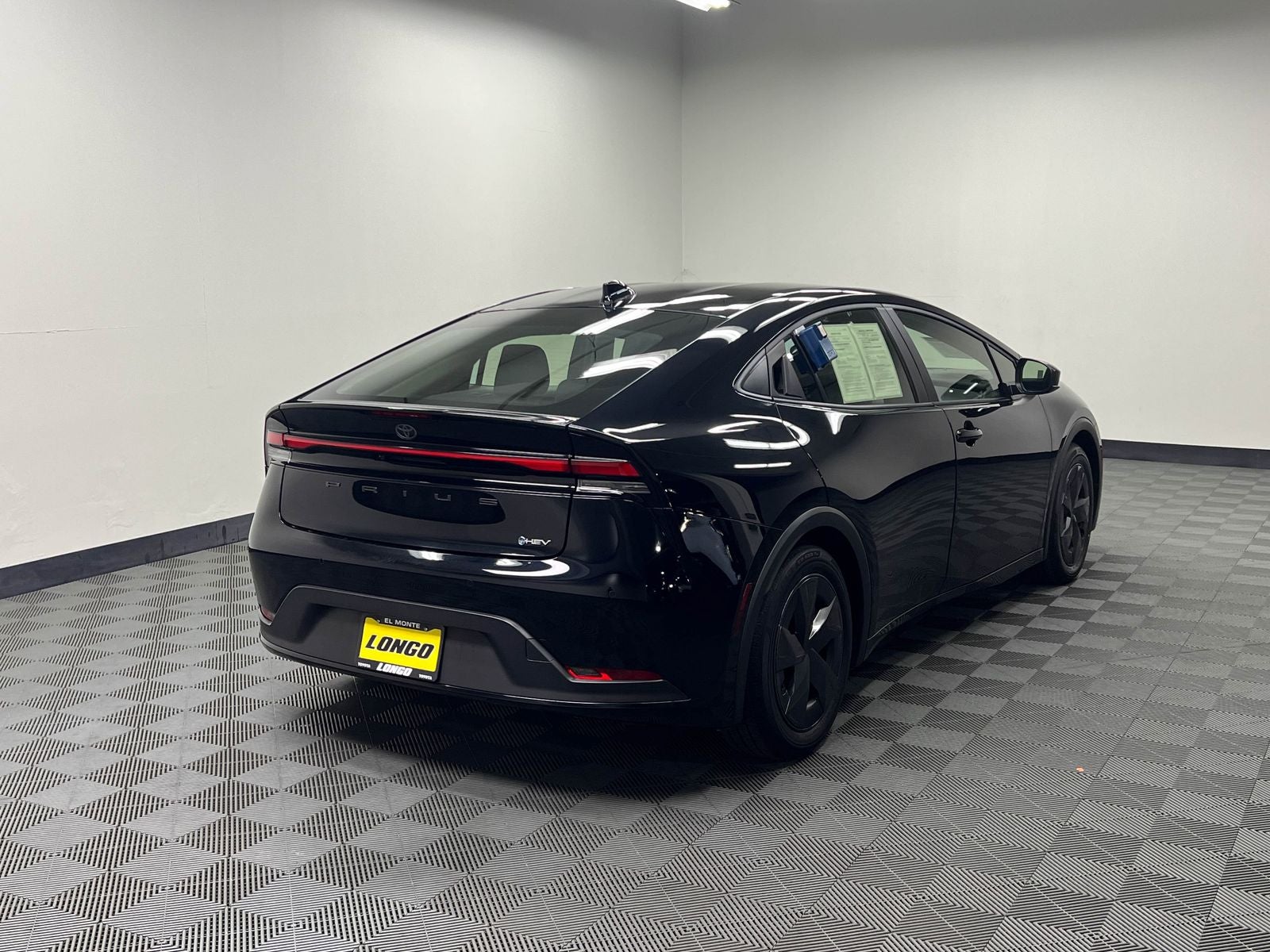 2025 Toyota Prius LE