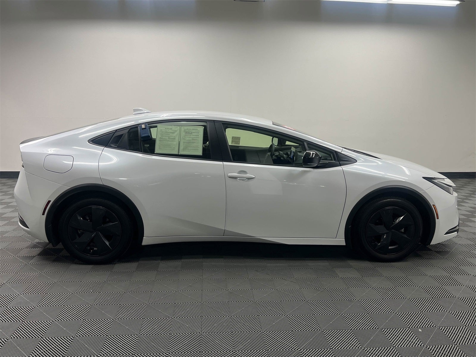 2024 Toyota Prius Prime SE